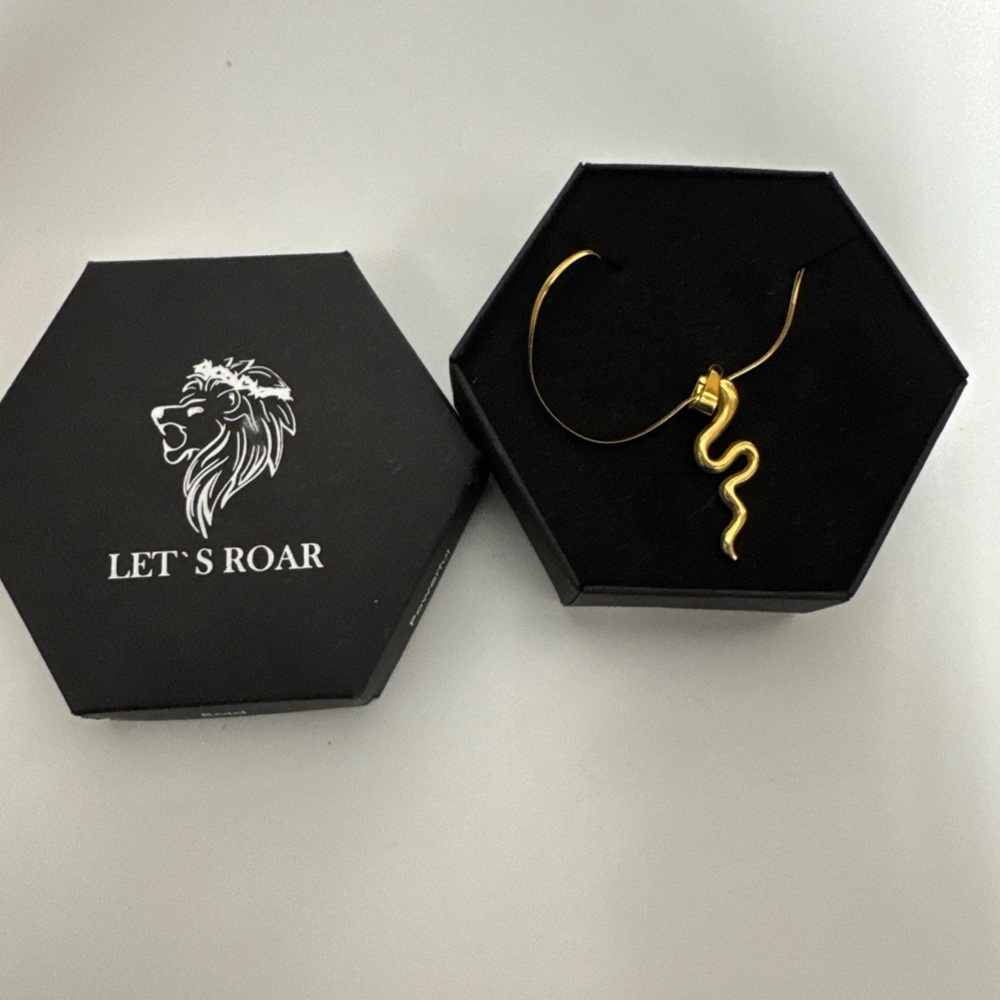 Let’s roar gold snake necklace new in box nib - Picture 1 of 2